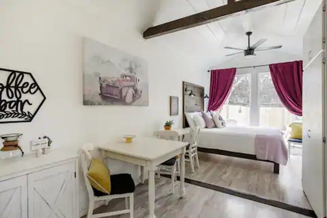 High ceilings make this small space big - 509 High Dr Unit #1