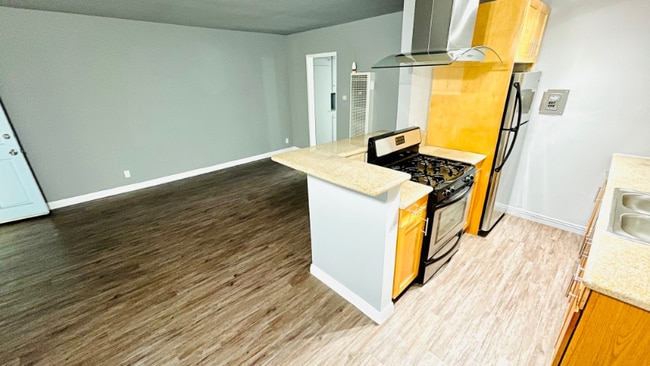 Photo - 12811 Caswell Ave Unidad 4