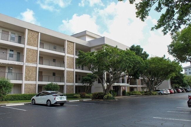 Photo - 2900 N Palm Aire Dr Unit 108