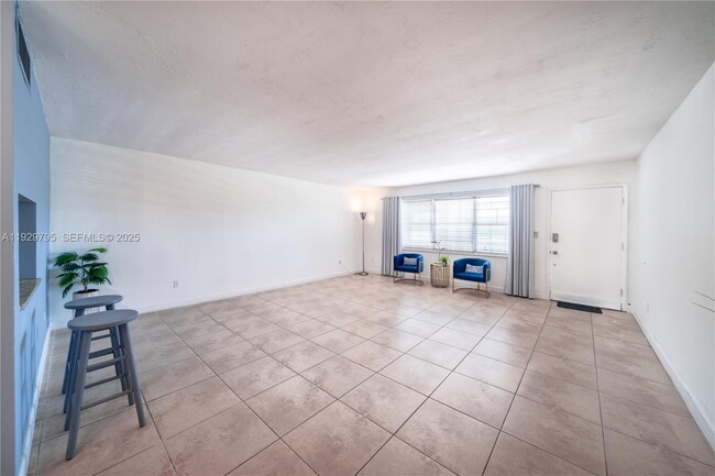 Photo - 1855 NE 121st St Unidad 32