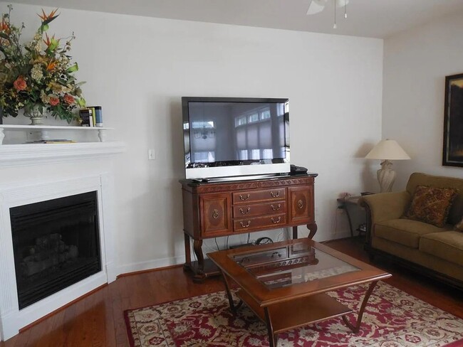 4 bedroom / 4 bath Henrico Townhouse ready... - 4 bedroom / 4 bath Henrico Townhouse ready...