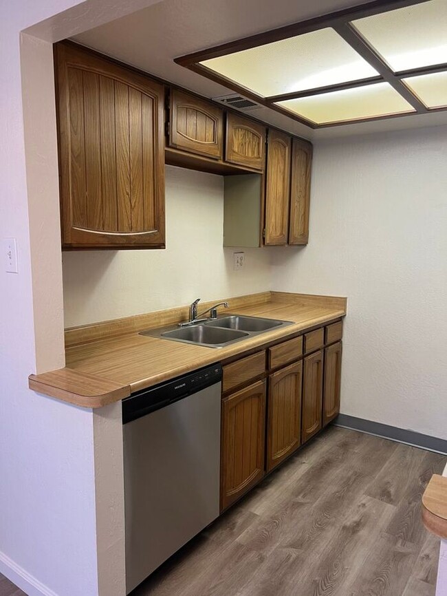 Cute Central Sparks Townhouse