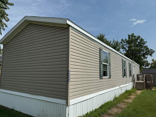 Building Photo - 2737 W Washington Center Rd Rental