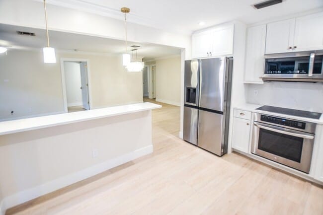 Photo - 226 Moccasin Trail W