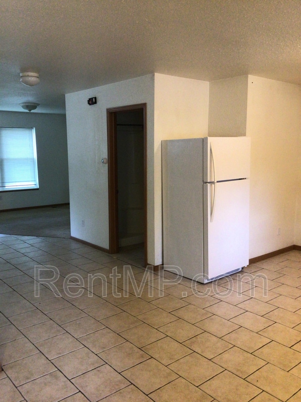 Photo - 811 S Main St