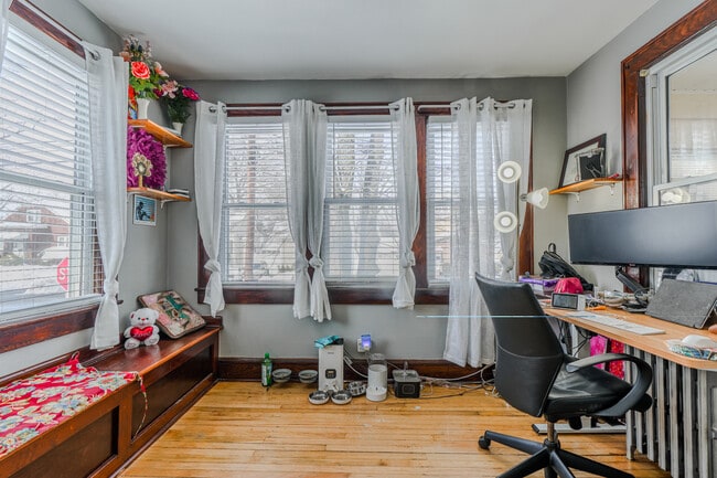 Sala de estar acristalada - 416 E 6th Ave