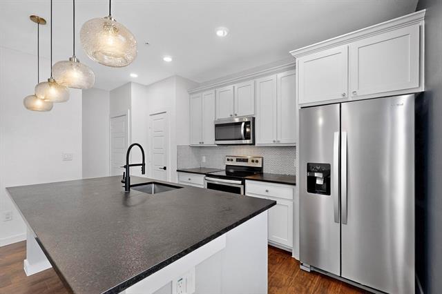 Photo - 800 S Welch St Unit 102