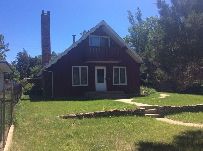 Building Photo - Charming 3 bedroom, 2.5 bath Single Family house