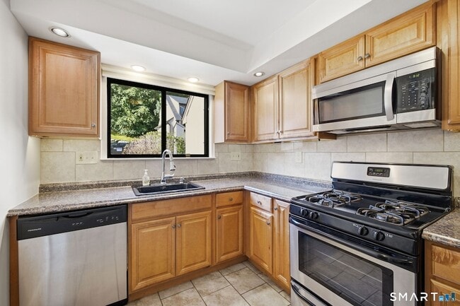 67 Cambridge Ct