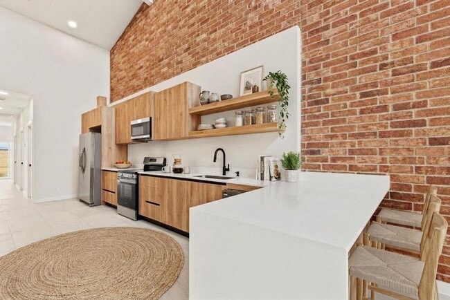 Building Photo - 200 S Cynthia St Unit C