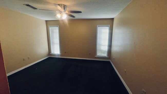 Building Photo - 405 Harvest Dr