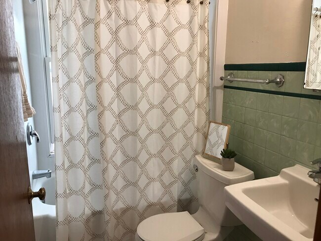 Photo - 2111 University Ave