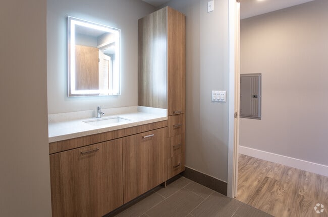 2BR, 2BA-1845 SF