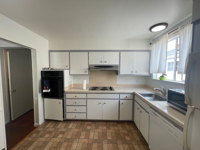 Building Photo - 204 Catalina Ave Rental