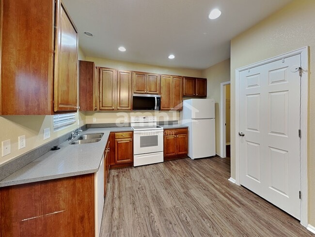 Photo - 209 Homestead Way