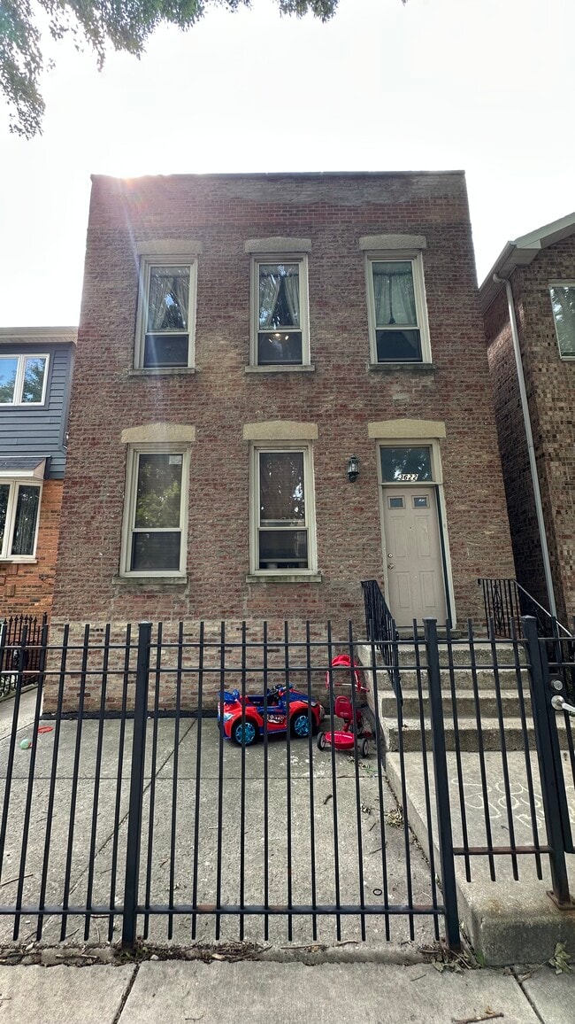 Building Photo - 3622 S Union Ave Unit 2F Rental