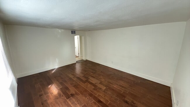 Building Photo - Beautiful Two bedroom , Holladay; 800 sq ft; New Flooring Unit 2