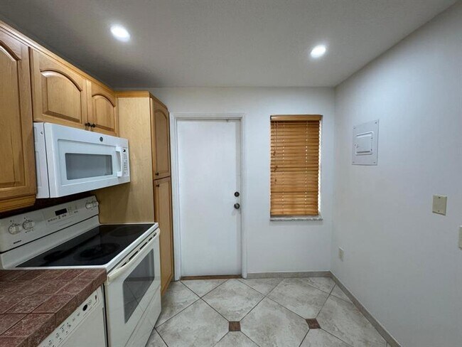 Photo - 3200 N Palm Aire Dr Unit 705