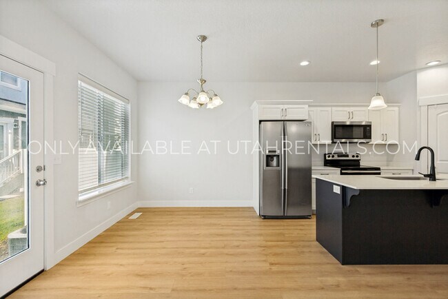 Photo - 4237 W 2010 N