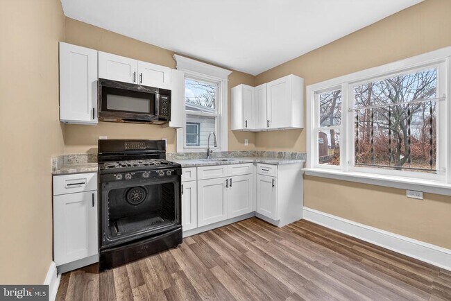 Photo - 541 Engard Ave