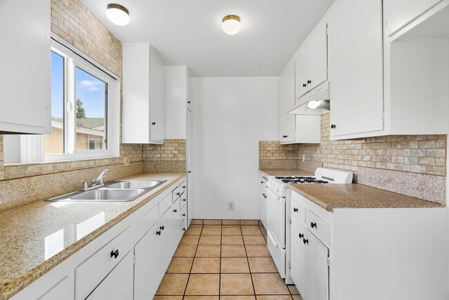 Photo - 10023 Sepulveda Blvd