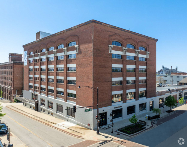 Building Photo - Adams & Oak Rental