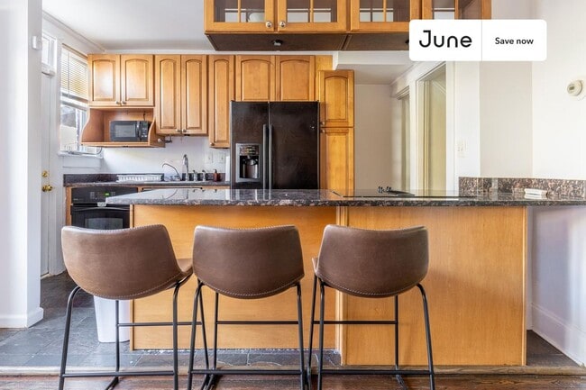 Photo - 616 Orleans Pl NE