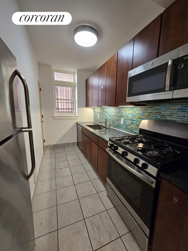 Photo - 70 W 139th St