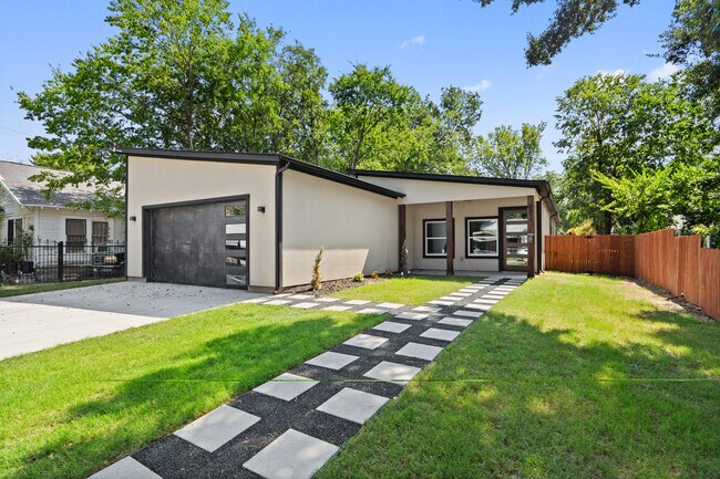 Photo - 2514 Carpenter Ave