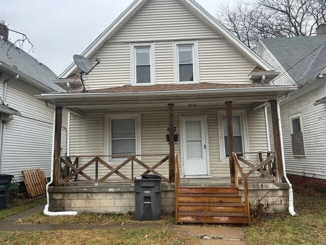 Building Photo - 3 Bedroom House