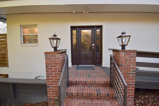 Photo - 2002 Greenwood Dr