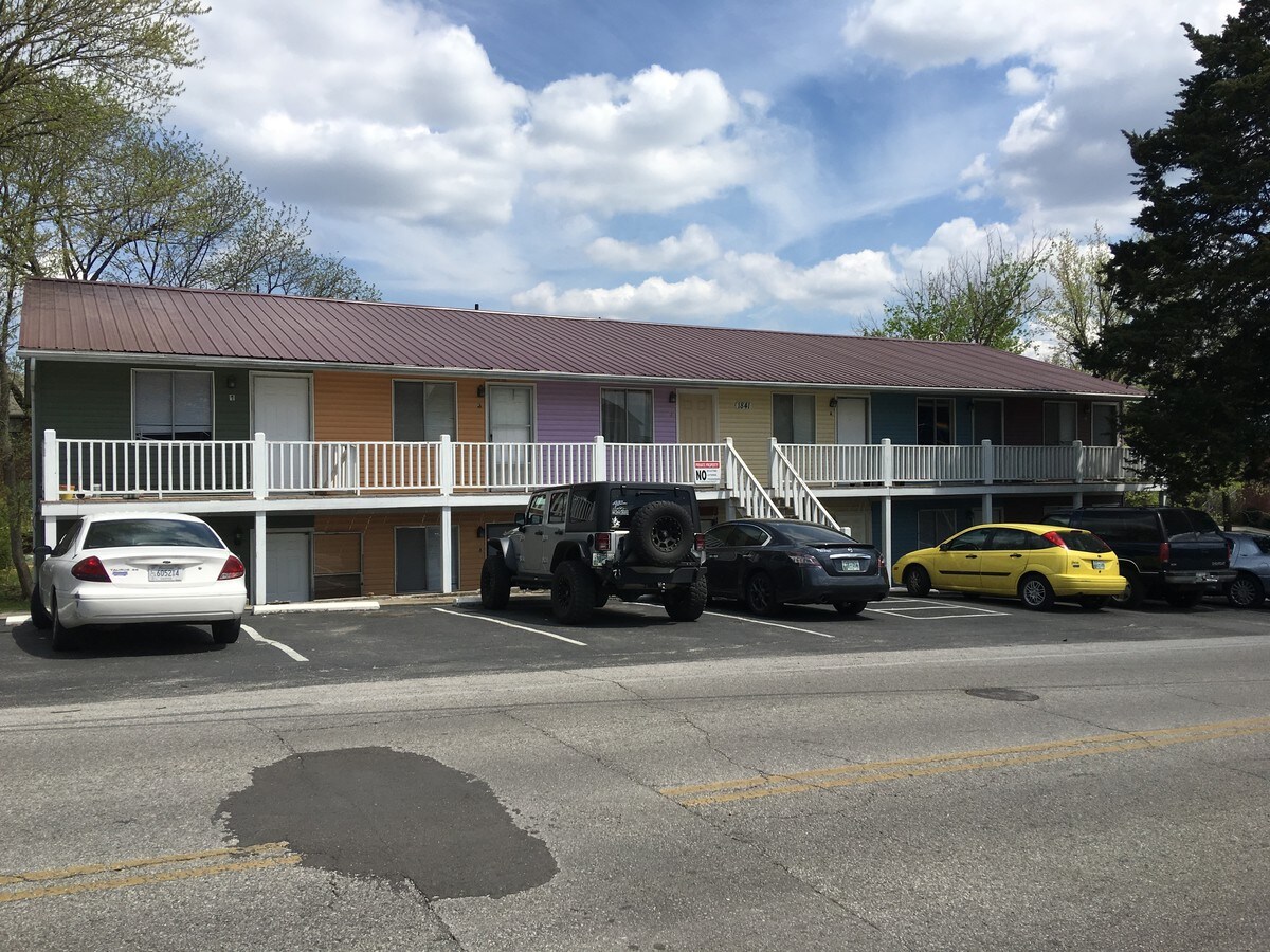 Building Photo - 1841 N Dixie Ave Apartments