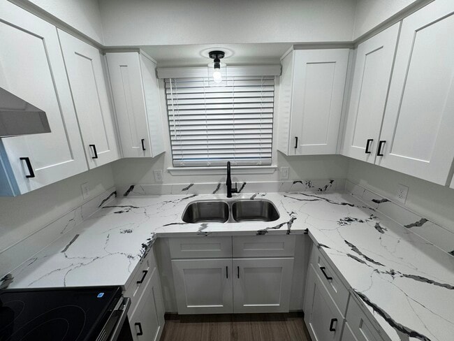 Photo - 2126 N Glenn Ave Unit 2126