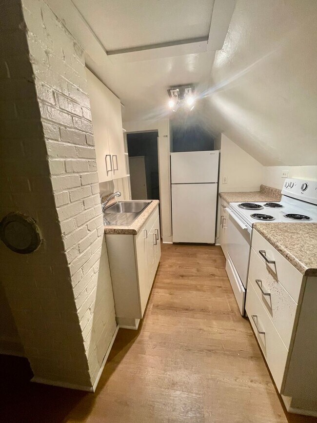 Photo - 1205 N Greensboro Street Unidad 1205 N. Greensboro St -  B