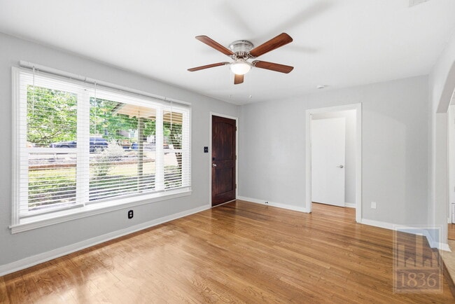 Photo - 1604 Sanchez St