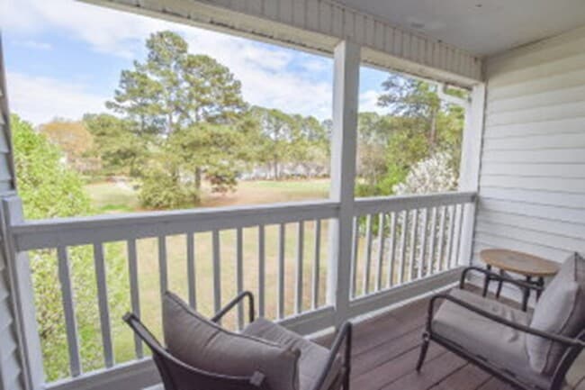 Photo - 770 Charter Dr