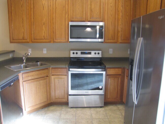 Photo - Beautiful 2 Bedroom Townhouse Near The Air...