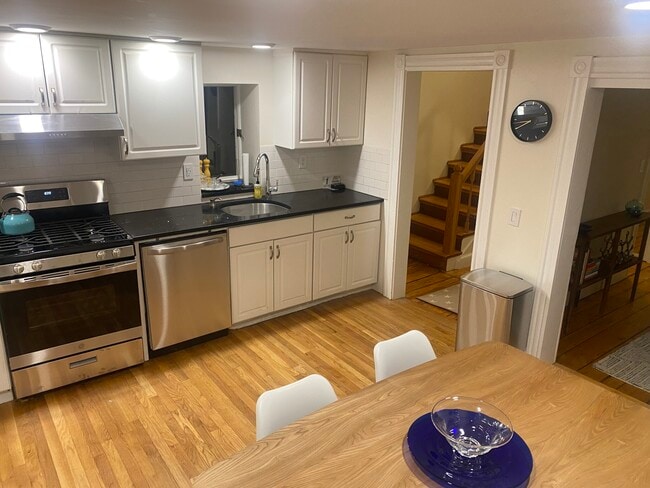 125 Spring, #2, Cambridge - 125 Spring St Unit 2