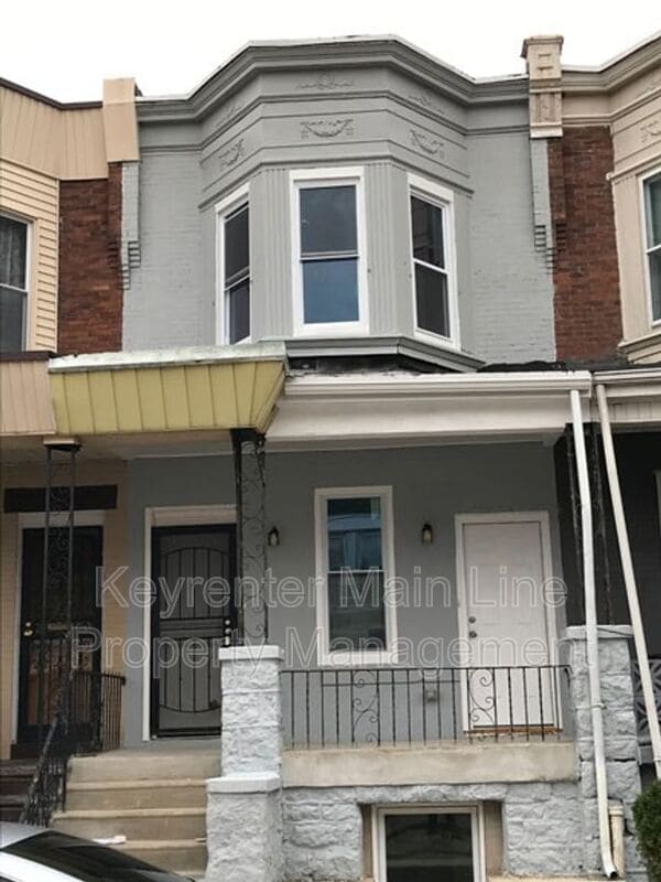 Photo - 228 S Edgewood St Apartments