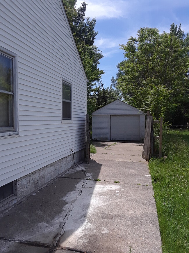 Photo - 16620 Liberal St
