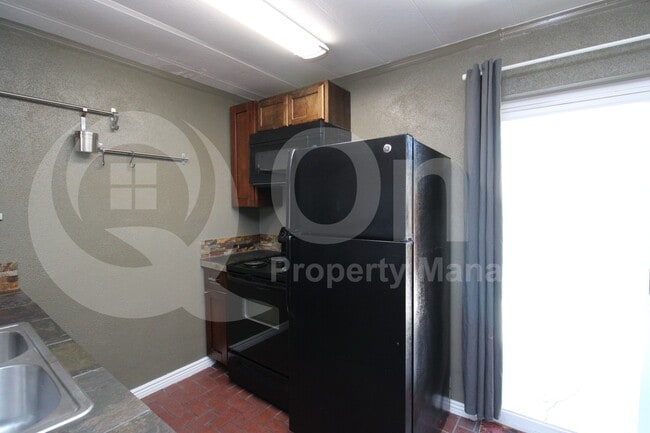 Photo - 1021 E Harry St