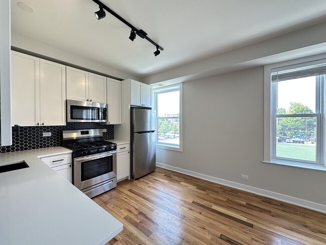 Photo - 643 W Wrightwood Ave Unit 413
