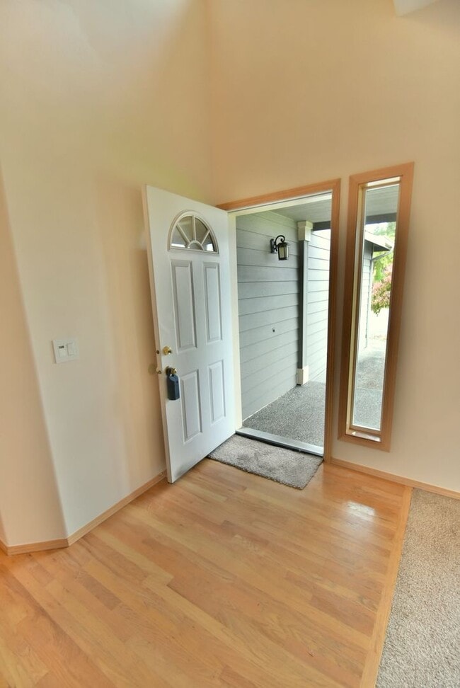 Photo - 4Bd/2.5Ba Everett House