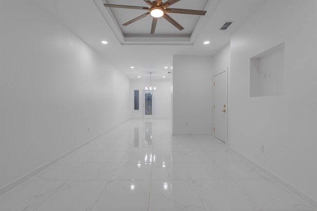 Photo - 3911 Yoyis St