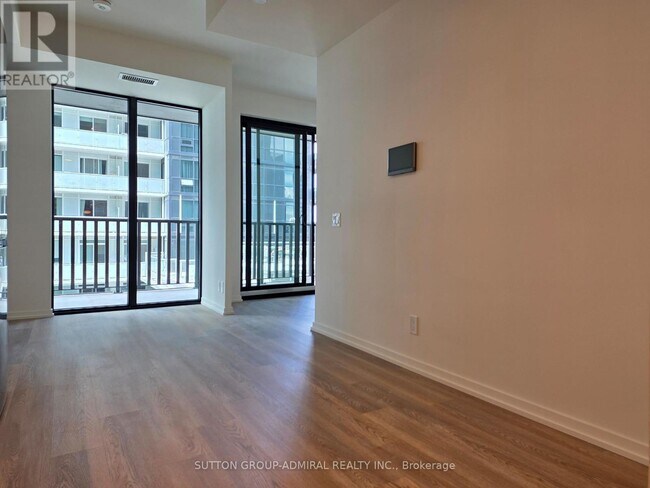 Photo - 109 Erskine Ave Unit 811