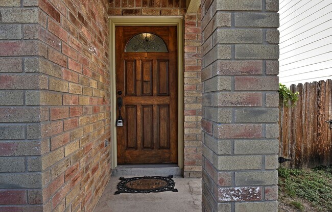 Photo - ONE STORY | GREAT LOCATION | NEAR 1605... Casa