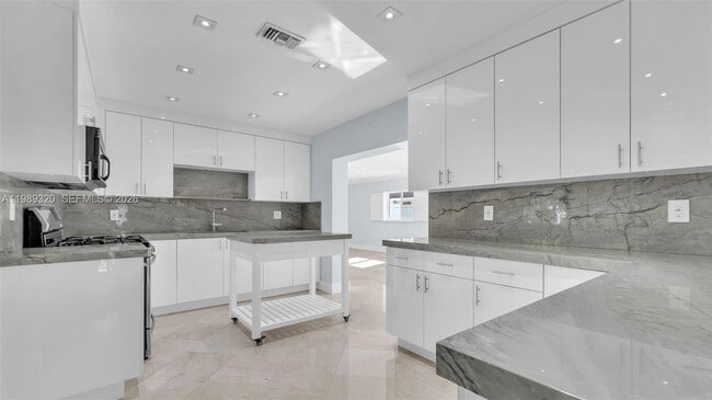 Photo - 2900 SW 92nd Ave