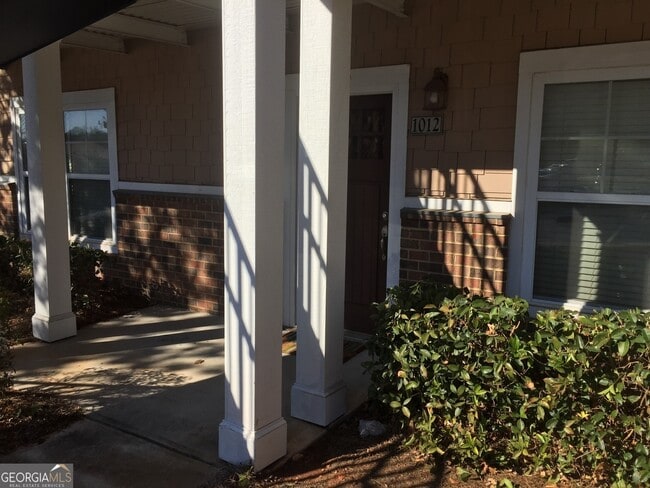 Building Photo - 1035 Barnett Shoals Rd Unit APT 1012
