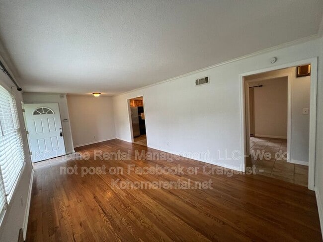 Photo - 6943 Walmer St