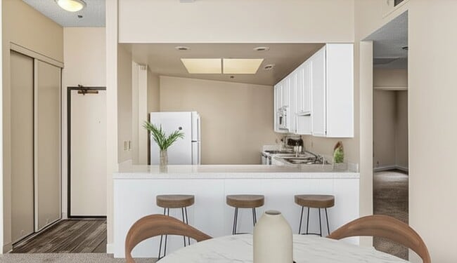 Photo - Diplomat Apartments